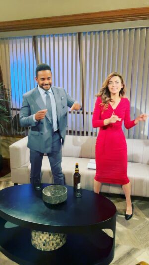 Amelia Heinle Instagram - Last day before the break for me and Sean.🎄@Seandominicofficial
#YR#cbsdaytime #Christmas#Holiday