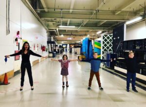 Amelia Heinle Instagram - Together! @libbyh23 #showkids #YR #sony #cbsdaytime