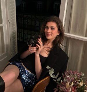 Amelie Zilber Instagram - Paris this week 🎸🖤🎖️🎟️🎧🎤