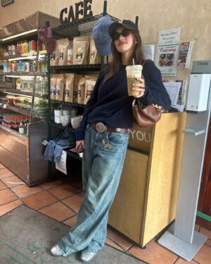Amelie Zilber Instagram - Everything is beautiful when your life is filled with love !!!!! 💖💝💝🩷🩷🧡💛