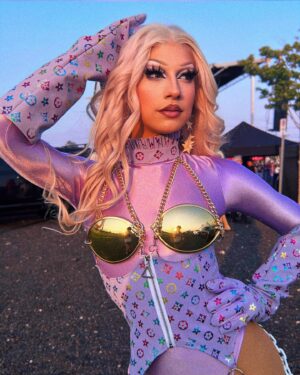 Amethyst Instagram - u lookin? 🩵