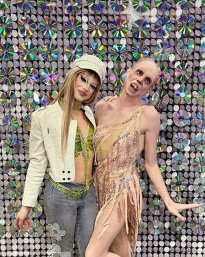 Amethyst Instagram - but underneath it all, I’m just like yooouuu (DragCon day 2) 💿

thank you @shopwillbeauty for slaying this miss montana unit 🥰