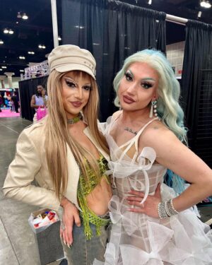 Amethyst Instagram - but underneath it all, I’m just like yooouuu (DragCon day 2) 💿

thank you @shopwillbeauty for slaying this miss montana unit 🥰