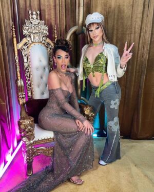Amethyst Instagram - but underneath it all, I’m just like yooouuu (DragCon day 2) 💿

thank you @shopwillbeauty for slaying this miss montana unit 🥰