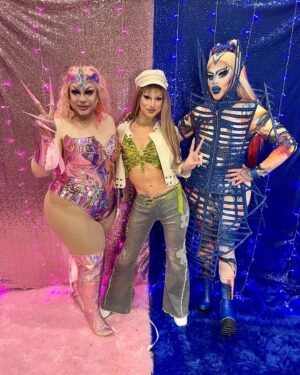 Amethyst Instagram - but underneath it all, I’m just like yooouuu (DragCon day 2) 💿

thank you @shopwillbeauty for slaying this miss montana unit 🥰