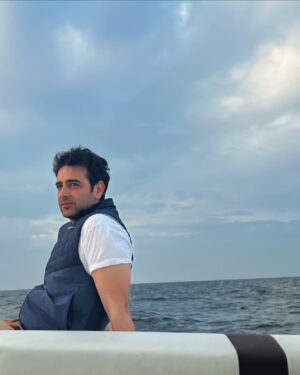 Amirhossein Arman Instagram - خودت باش🩵
#beyourself