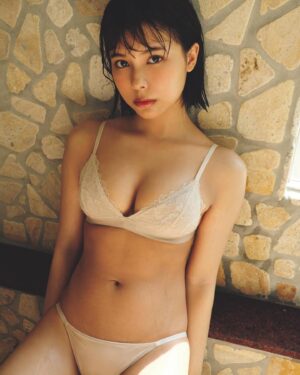 Amisa Miyazaki Instagram - 1年半ぶりのグラビアです♡
・
【お知らせ】
本日発売の週刊プレイボーイにて宮崎あみさの1年半ぶりのグラビアが掲載されてます！！
是非沢山の人に見て頂けたらと思ってます！
デジタル写真集「ずっとキミを待っていた」こちらも盛りだくさんになってるよー🩵