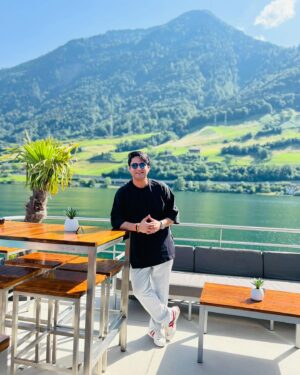 Amit Mishra Instagram - Sun, snow, and serenity. Celebrating new melodies with the Swiss Alps as my inspiration. This place is pure bliss. 🎶🇨🇭

#SwitzerlandAdventures #SwissVibes #MusicAndMountains #SingerAmitMishra #AmitMishra #traveldiaries24 #lifeofamusician #swiss #switzerland🇨🇭 #zug #AmitMishra 🇮🇳