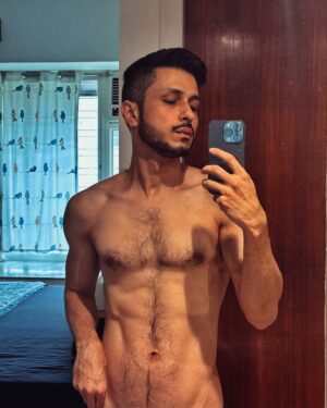 Amol Parashar Instagram - किरदार नये, शरीर नये, चेतना नयी, 
मंत्र वही - “लगे रहो”