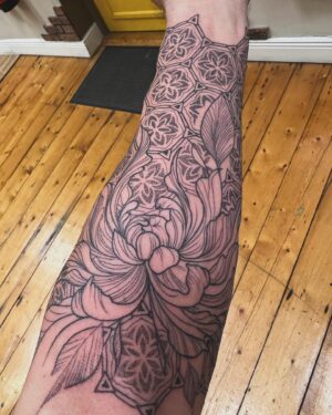 Amos Heller Instagram - Absolutely thrilled with this piece by @erictattoojordan at @skincitytattoodublin 

He was great to work with throughout the process, and his attention to detail is apparent. The whole shop is an absolute vibe and the 90’s hip hop soundtrack was a welcome distraction. Go see him! 

Thank you Eric for your work and creativity on this piece which was designed with and is a tribute to my beloved @karahheller 

(Thanks for watching the kids solo in Dublin for 5 HOURS)