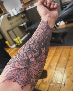Amos Heller Instagram - Absolutely thrilled with this piece by @erictattoojordan at @skincitytattoodublin 

He was great to work with throughout the process, and his attention to detail is apparent. The whole shop is an absolute vibe and the 90’s hip hop soundtrack was a welcome distraction. Go see him! 

Thank you Eric for your work and creativity on this piece which was designed with and is a tribute to my beloved @karahheller 

(Thanks for watching the kids solo in Dublin for 5 HOURS)