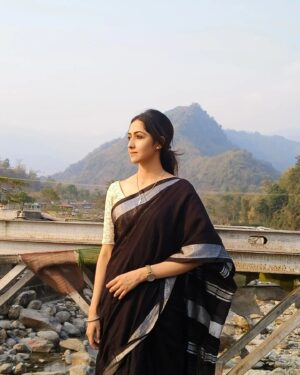 Amrita Chattopadhyay Instagram - Can't get over this place... 
Nandini invites you to watch #Nalinikanta2 
Streaming TOMORROW!!! 
AUGUST 29TH! 
Only on @klikk.tv ✨❤🙏😊

#mountains #riverside #bridge #webstagram #leadrole