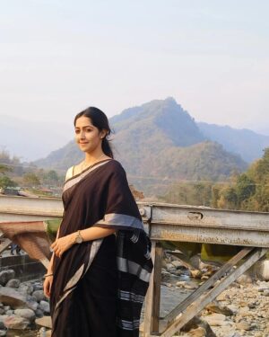 Amrita Chattopadhyay Instagram - Can't get over this place... 
Nandini invites you to watch #Nalinikanta2 
Streaming TOMORROW!!! 
AUGUST 29TH! 
Only on @klikk.tv ✨❤🙏😊

#mountains #riverside #bridge #webstagram #leadrole