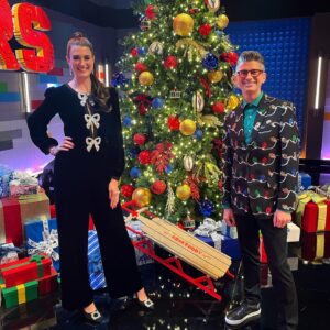 Amy Corbett Instagram - The finale may be over…but we still have an action packed week in store for you, with a 3 night US Holiday extravaganza kicking off Monday!!! 🎄🎅✨ Woopwoop 🙌
Get ready for some familiar faces, celebrity builders and some magical holiday challenges ♥️
.
.
.
@foxtv @legomastersfox 
#legomasters #legomastersusa #legomastersfox #foxtv #holidayspecial #legomastersholiday #happyholidays #build #christmas #letsgetfestive