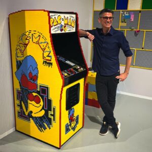 Amy Corbett Instagram - It’s been a super inspiring week with a sneak peek of @artofthebrickimmersive which opened in Atlanta this week 🙌
Such an incredible array of sculptures and art made from the humble LEGO brick by the ever talented @nathansawaya 
If get a chance…it’s definitely worth checking it out 🤩 (reel to follow - it’s been a busy week!) #legoemployee

#artofthebrick #theartofthebrick #lego #legobricks #legodesign #art #play #create #design