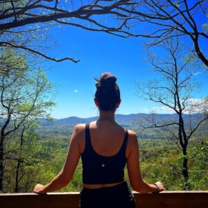 Amy Corbett Instagram - Epic views, on a beautiful day ☀️ 🌲 ⛰️ USA, you are magic 🇺🇸 
.
.
.
#travel #usa #us #ustravel #traveller #view #beauty #nature