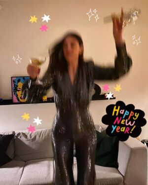 Amy Corbett Instagram - Hello 2023!!! Jumping into the New Year with both feet, ready for a smashing year ✨✨✨ Happy New year, everyone! I hope it’s the best one yet!!! 
.
.
.
#happynewyear #newyear #2023  #hello2023 #bestyear #hogmanay #happyhogmanay