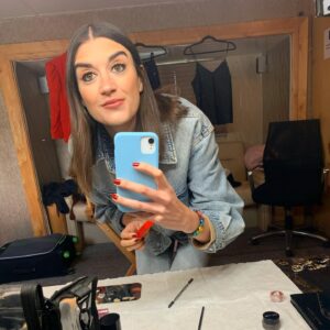 Amy Corbett Instagram - Behind the glam… 💄 💅🏼 ✨ 🎥 That’s right, I come in every day, fresh-faced and then a FABULOUS team spend hours getting me ready for camera with hair, makeup and wardrobe to die for 🙌🙌🙌 Not only do they make me look great, they also bring the sunshine and get me ready for even the toughest days! (And make sure I stay looking that way!!!) I couldn’t be more thankful for each and every one of them that have worked with me over the seasons ♥️ ♥️♥️ #glamsquad
But no matter how much time we have, we are always running so things look a little messy 😂😂😂
.
.
.
#behindthescenes #bts #legomasters #legomastersfox #legomastersusa #mystyle #glam #ilovemyglamsquad #cameraready #feelingfine #feelingfabulous #dreamteam #thankful