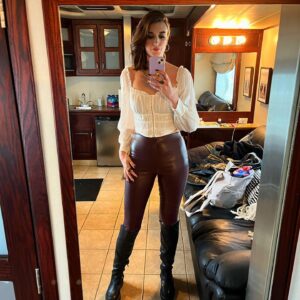 Amy Corbett Instagram - Behind the glam… 💄 💅🏼 ✨ 🎥 That’s right, I come in every day, fresh-faced and then a FABULOUS team spend hours getting me ready for camera with hair, makeup and wardrobe to die for 🙌🙌🙌 Not only do they make me look great, they also bring the sunshine and get me ready for even the toughest days! (And make sure I stay looking that way!!!) I couldn’t be more thankful for each and every one of them that have worked with me over the seasons ♥️ ♥️♥️ #glamsquad
But no matter how much time we have, we are always running so things look a little messy 😂😂😂
.
.
.
#behindthescenes #bts #legomasters #legomastersfox #legomastersusa #mystyle #glam #ilovemyglamsquad #cameraready #feelingfine #feelingfabulous #dreamteam #thankful