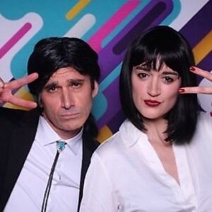 Amy Corbett Instagram - This week, I’m taking you behind the scenes of our epic LEGO Design Team 90s party! Jamie and I went as a double act…Mia & Vincent from Pulp Fiction. Such a fun night with the best colleagues. 🎉 Of course, we didn’t take enough pics…but I guess that’s always the sign of a good night. How do you think we did? Slide right to see the real movie pic 🍿 
.
.
.
#pulpfiction #costume #miaandvincent #cosplay #party #legoparty