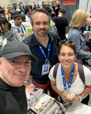 Amy Jo Johnson Instagram - Highlight of @comic_con was meeting some of the incredible cover artists for #mmprthereturn The list of talent is insane! ❤️ @boom_studios @davidmackkabuki @chrissiezullo @jaeleeart @johngiangart @davidnakayama @#powerrangers