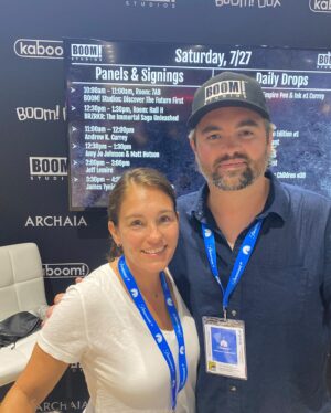 Amy Jo Johnson Instagram - Highlight of @comic_con was meeting some of the incredible cover artists for #mmprthereturn The list of talent is insane! ❤️ @boom_studios @davidmackkabuki @chrissiezullo @jaeleeart @johngiangart @davidnakayama @#powerrangers