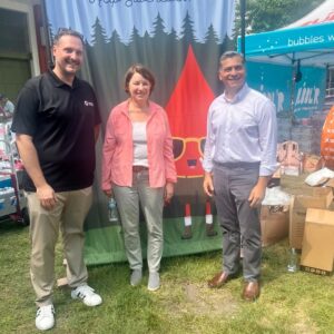 Amy Klobuchar Instagram - I joined HHS Secretary Becerra for his first time at the MN State Fair. We met some great people, admired the crop art, and stopped by the American Red Cross booth to thank volunteers and blood donors.