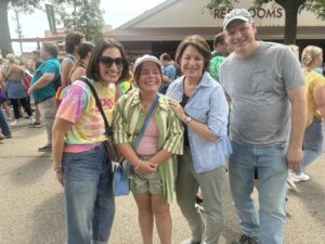 Amy Klobuchar Instagram - John and I ran into our fantastic Lieutenant Governor Peggy Flanagan and her daughter looking stylish as ever at the MN State Fair!