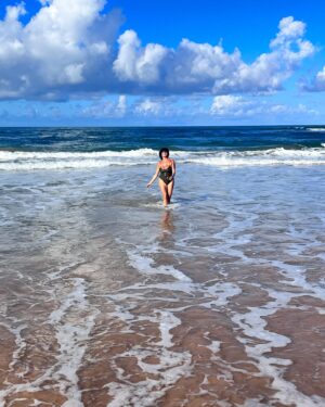 Ana Flavia Cavalcanti Instagram - Viva a Vida! 
Viva a Bahia!
Viva a Saúde!
Vivas as mães!
Viva as medalhas!
Viva as filhes!
Viva as filhas!
Viva os filhos!

Tá diferente. Meu pai me ligou nesse aniversário.

Te amo Pai, bença!