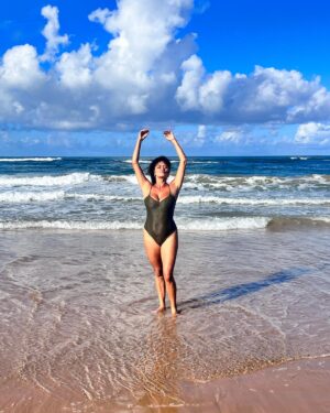 Ana Flavia Cavalcanti Instagram - Viva a Vida! 
Viva a Bahia!
Viva a Saúde!
Vivas as mães!
Viva as medalhas!
Viva as filhes!
Viva as filhas!
Viva os filhos!

Tá diferente. Meu pai me ligou nesse aniversário.

Te amo Pai, bença!