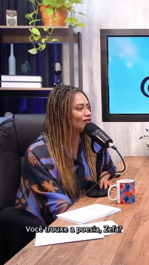 Ana Flavia Cavalcanti Instagram - Ela é cantora, compositora, atriz, poeta, artista visual e minha amiga, para vocês e pro mundo @linikeroficial 
 
Assistam esse trecho de uma poesia exclusiva que a Zefa recitou no primeiro episódio do nosso podcast Histórias de Conforto. Quer assistir ao ep completo? Só acessar o link que está aqui na bio!
 
Logo logo vem mais novidades pra vocês, continuem acompanhando esse projeto lindo! 💙🌸

@comfortbrasil 
#10xmaisperfume
#publi
