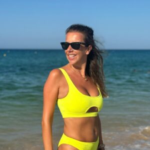 Ana Garcia Martins Instagram - Como sou masoquista, achei que era boa ideia voltar ao Algarve para ter de sofrer mais uma vez com a despedida. Burra, porém feliz com um dia de praia de reconhecida qualidade internacional.