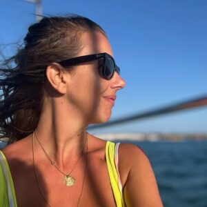 Ana Garcia Martins Instagram - Como sou masoquista, achei que era boa ideia voltar ao Algarve para ter de sofrer mais uma vez com a despedida. Burra, porém feliz com um dia de praia de reconhecida qualidade internacional.