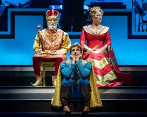 Ana Gasteyer Instagram - TODAY IS THS DAY!! Happy Opening to this extraordinary ‘Once Upon A Mattress” company and crew!!! Can’t wait to celebrate this ridiculous, joyful, musical fairy tale tonight. What a privilege to be part of the magic ❤️🍸👑 photo cred @joanmarcus and thanks to quadruple threat @dariusawright for the amazing #BTS pic #maryrogers #broadway @hudsonbway