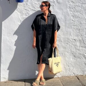 Ana Milán Instagram - Quizá la felicidad sea cuidar a gente que te cuida. 
Quizá la tranquilidad sea la nueva felicidad.
Quizá el lujo sean noches frescas en julio y piscinas de las que no quieres salir. 
Una cosita a todos los que formáis el equipo de @la.zambra sois increíbles, gracias por tanta amabilidad y por hacer las cosas tan bien. 
El mítico hotel Byblos por fin ha abierto sus puertas, diez años esperando este momento…
Mi adolescente siempre quiso venir aquí y mi adulta se lo está gozando…