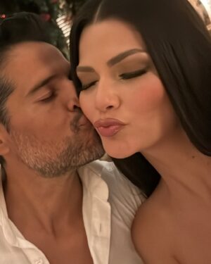 Ana Patricia Gámez Instagram - 🥰🌹😍