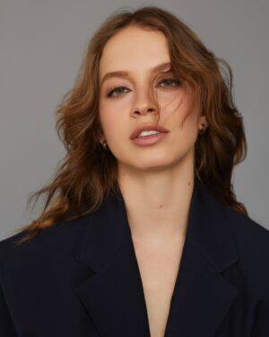 Ana Valeria Becerril Instagram - Baby you could be my 🍯

@estebancalderon te amo, bebé. Es que verdaderamente wow 

Styling @dantealbertti 🤍
Makeup @robbielikemargot 🤍
Hair @ernestovargas_hair 🤍

 @talentontheroad @rubelia 🤍