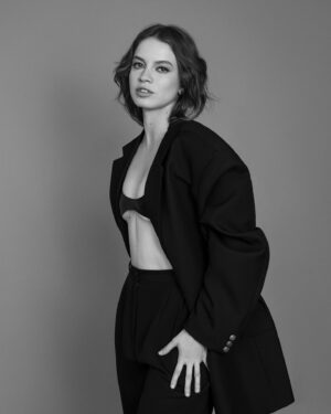 Ana Valeria Becerril Instagram - Baby you could be my 🍯

@estebancalderon te amo, bebé. Es que verdaderamente wow 

Styling @dantealbertti 🤍
Makeup @robbielikemargot 🤍
Hair @ernestovargas_hair 🤍

 @talentontheroad @rubelia 🤍