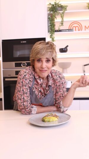 Anabel Alonso Instagram - Hoy preparamos en The Kitchen 🍛 unos riquísimos cogollos melosos con anchoa, perfectos como entrante este verano, junto a nuestra querida @anabelalonso_of ❤️✨🥬

❤️Encuentra esta y muchas más recetas en nuestra app oficial de #MasterChef World.