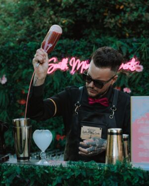 Anaïs Camizuli Instagram - SOUTH MIXOLOGY 🍸
Je tenais à vous parler plus précisément de @south_mixology_events 
Je suis honoré d’avoir pu collaborer avec une entreprise comme celle ci 🤍 
Il ont été à la hauteur de nos espérances, d’une gentillesse & d’un professionnalisme incroyable 
Leurs cocktails étaient aussi beau que bon 🍸

South Mixology Events est une société de bar à cocktails mobile qui se déplace dans toute la France, ils proposent des prestations clefs en main avec formule en Open Bar pour les mariages, événements d’entreprises, anniversaires, baptêmes et tous types d’évènements, 
Tout leurs produits sont préparés en laboratoire à base de produits frais et faits maison, 
Ils proposent un vrai show avec nos cocktails moléculaires, enflammés, impression sur cocktails et bulle de fumées aromatiques
Vous pouvez les contacter directement sur leur site Internet : 

www.southmixologyevents.com 
*publicité