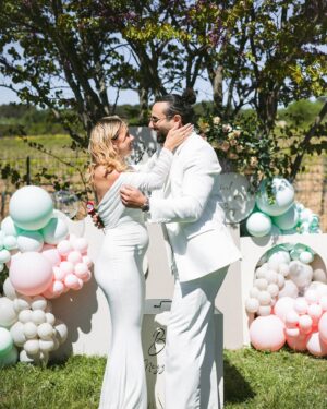 Anaïs Quadratus Instagram - Ce moment hors du temps 🤍 j’aimerai le revivre encore et encore…. Sans aucun doute depuis le début 🥹

Pour celle qui sont mariées, vous avez eu la demande au bout de combien de temps ? 💍

#proposal #bride #bridetobe
