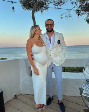 Anaïs Quadratus Instagram - Le bonheur de ces derniers moments à 2 avant une explosion d’amour 🥹🤍

#love #couple #couplegoals
