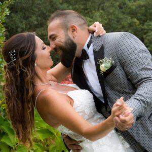 Anaïs Sanson Instagram - Joyeux anniversaire de mariage mon amour de ma vie🤍
5 ans aujourd’hui, que l’on s’est dit OUI pour la vie au Portugal.

Je t’aime à l’infini et bien plus encore🫶🏻
@carlos_dacostaa 

#married#marriage#family#loveyou#forever