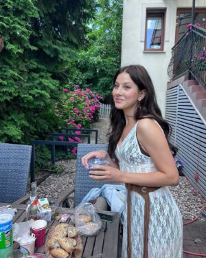 Anastasiya Kozhevnikova Instagram - Хотіла зробити підбірку фото за липень, та згадала, що забула запостити звіт з муз.фестивалю, а це будо незабутньо ✨🔥✨🔥✨🔥 #openfestival 

Доречі , на концерт ми їздили з дівчатами, котрі займаються в мене співом✨ це буда особлива музична подорож)