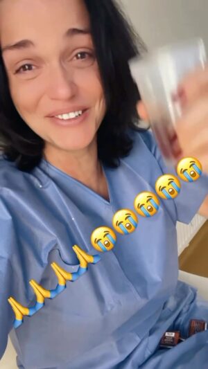 Anastasiya Slanevskaya Instagram - Я СТАЛА БАБУШКОЙ!!!!😭😭😭😭❤️❤️❤️❤️❤️❤️ ПРИНИМАЕМ ПОЗДРАВЛЕНИЯ!!!! УРАААА!!! ДЕНЬ СЧАСТЬЯ!!!🥹🥹🥹🥹 @sasha_morozova_who_is