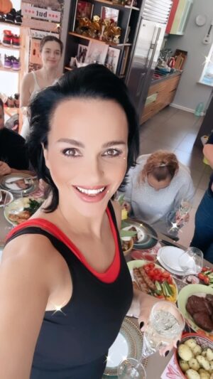 Anastasiya Slanevskaya Instagram - С ПРАЗДНИКОМ,ДЕВОЧКИ!!!!!!!
❤️❤️❤️💐💐💐❤️❤️❤️💐💐💐❤️❤️💐💐💐💐💐💐💐💐💐💐💐💐 @slanevskaya_elena @sasha.morozovaaa @makaroff.88 бесконечной восьмерки счастья ,любви, благополучия ,хорошего настроения и крепчайшего здоровья!!!