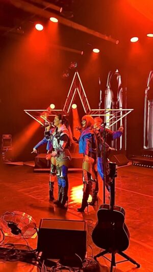 Anastasiya Slanevskaya Instagram - НУ ПОНЕСЛАСЬ 🤩❤️‍🔥❤️‍🔥❤️‍🔥❤️‍🔥 в 
Петрозаводск!! Это было👍👍👍💪💪❤️❤️!!!
Встречай ,Санкт -Петербург!!!!! 🥰🤩✊ @allamiha22  @artrocket_formsides  @makaroff.88 @shelyakinalu @iurii.kireev
