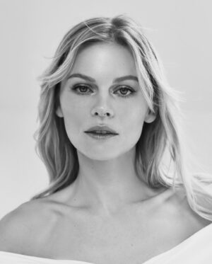 Anastasiya Stezhko Instagram - Пересмотрела последнюю фотосъемку, сделанную @sasha.glushkova и поняла, что там еще столько отличных снимков 😍 Прятать их от вас не буду) 
Так что обновила портфолио, просто взглянув на фотографии под другим углом 😉

#анастасиястежко #актерскоепортфолио