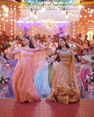 Anaswara Rajan Instagram - In full swing with @nikhilavimalofficial 🕺🏻🪩
K for Kalyanam from#guruvayoorambalanadayil is out now ❤️

📷 @_jestin_james_