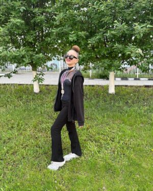 Anatoly Tokov Instagram - Поздравляю Доченьку с присвоением КМС по художественной гимнастике 🤸‍♀️🏆

#художественнаягимнастика#дочь#семья#старыйоскол#мама#папа#я#спортивная#семья#🥇